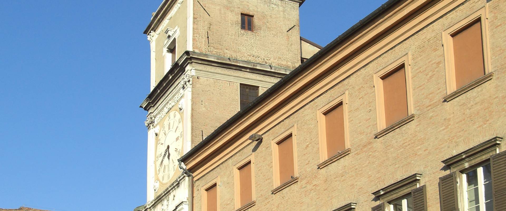 Palazzo Comunale di Modena vista laterale foto di Matteolel